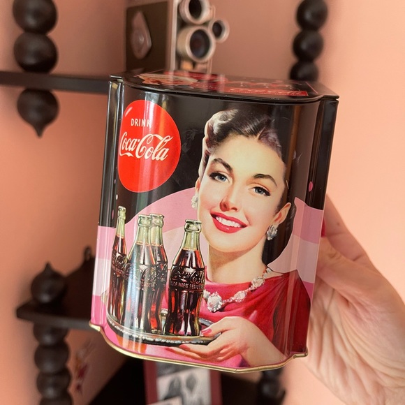 SOLD Vintage Coca-Cola Collectible Tin āHave a Cokeā - Picture 5 of 8